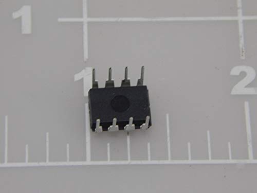 PDIP-8 EEPROM with 512 KB Memory Capacity