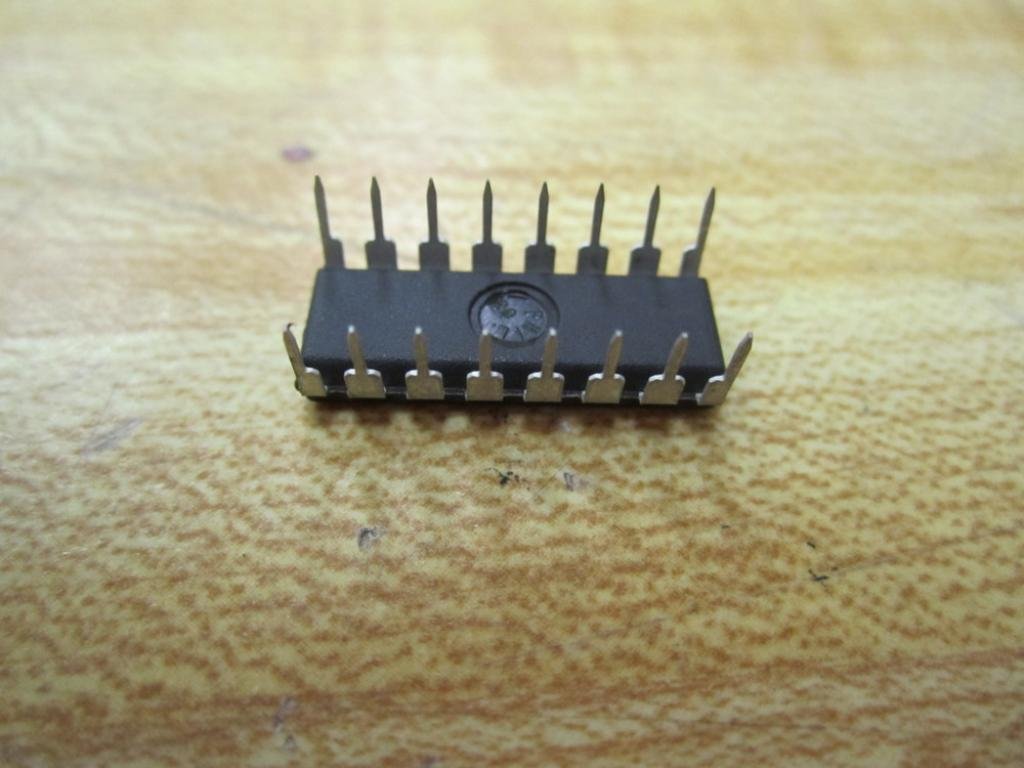 DIP16 Integrated Circuit - 1 Circuit per Device - 3.5M Hz - CMOS - 16.4k Modulus