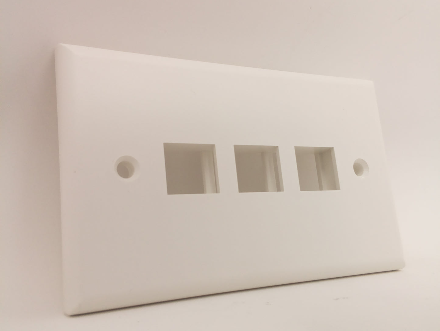 White Wallplate - 3 Ports