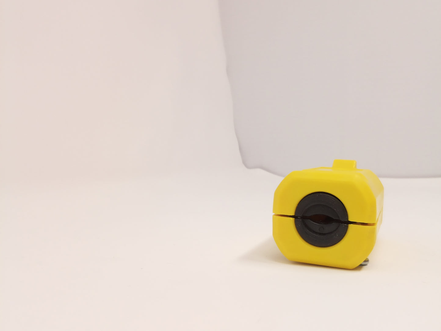 Yellow Nylon 15A Receptacle