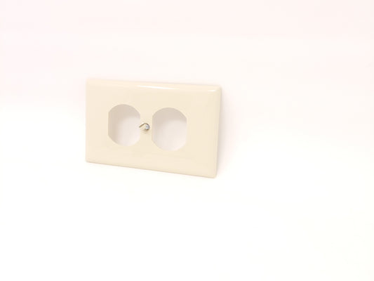 1-Gang Duplex Receptacle Wall Plate - Ivory