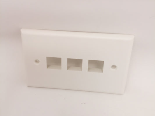 White Wallplate - 3 Ports