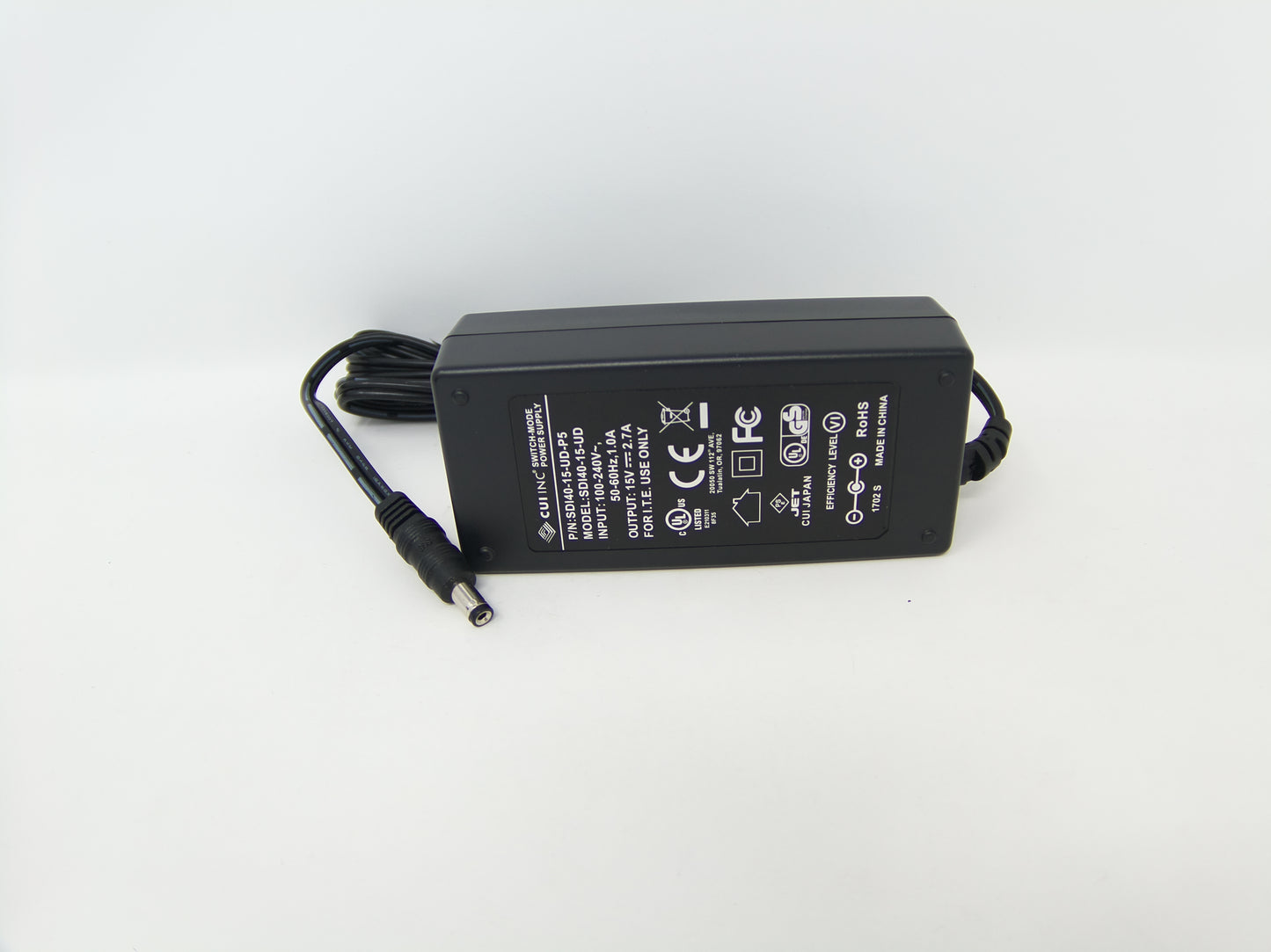 AC/DC Desktop Adapter 15V 41W, 90-264V Input, 15V 2.7A Output